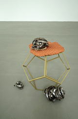 Verena Schmidt‘s Kunstwerk ‘Staubhocker‘